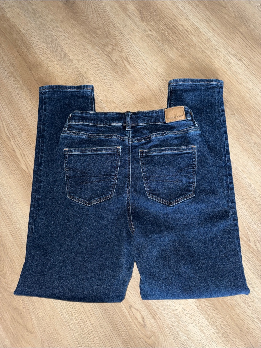 American Eagle Outfitters Mom Jean. Size 4L - Picture 4 of 5